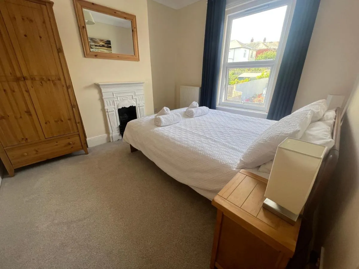 Image 2 of Cooper Cottage – 3 bedroom seaside house