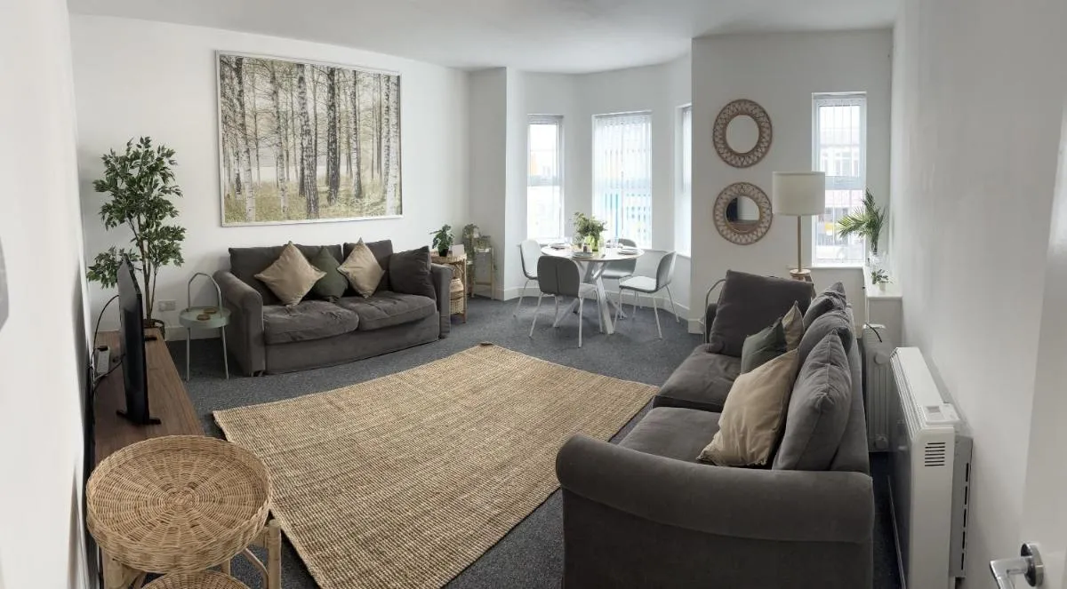 Image of Cosmopolitan – large 2 bedroom apartment