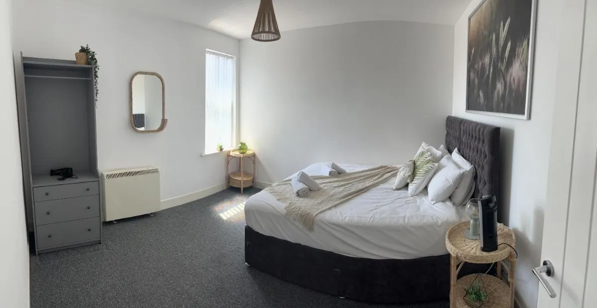 Image 1 of Cosmopolitan – large 2 bedroom apartment