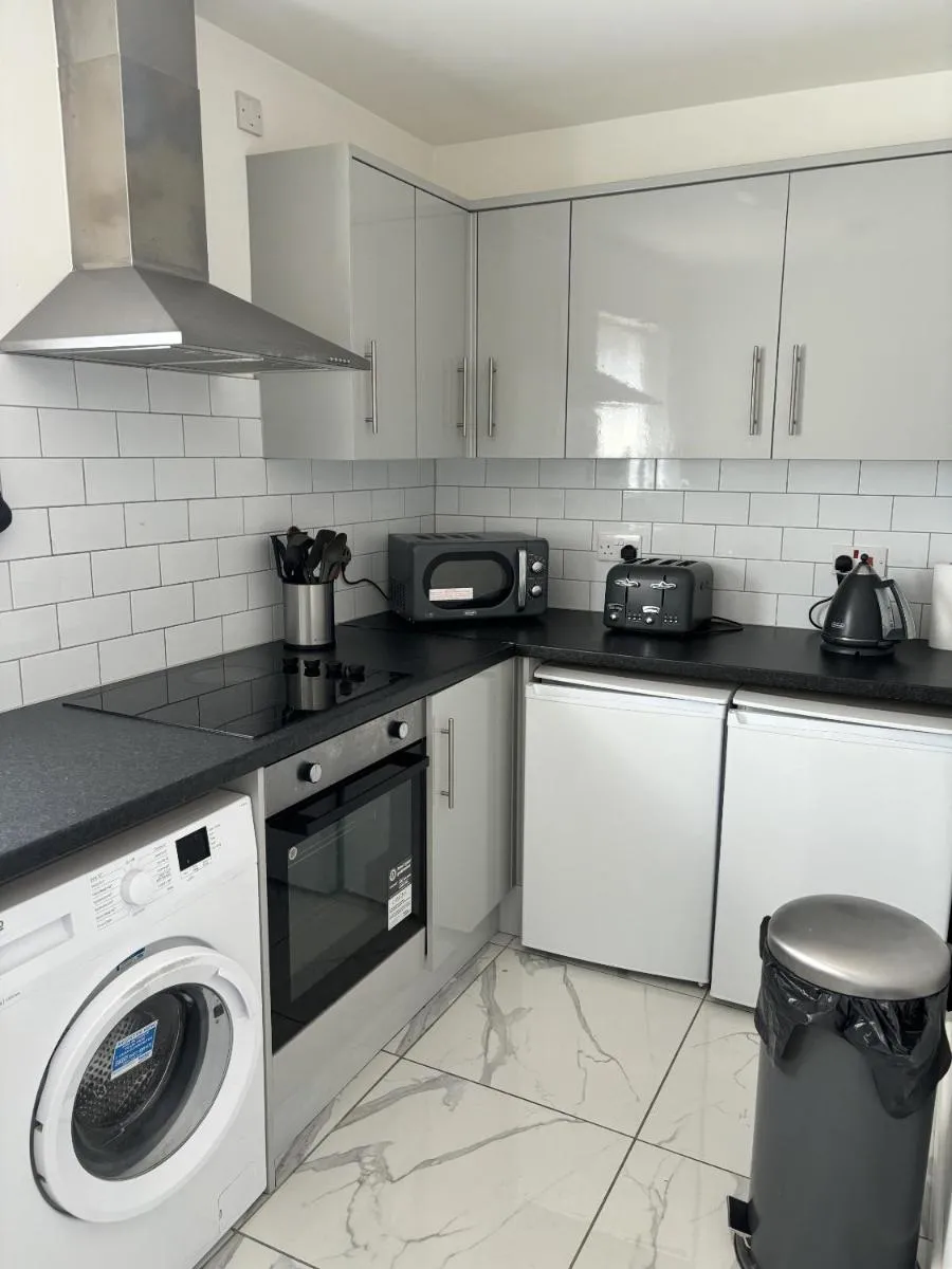 Image 3 of Cosmopolitan – large 2 bedroom apartment