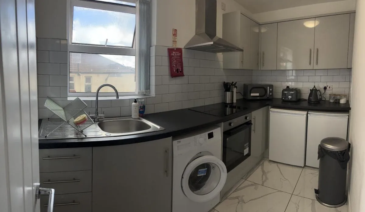 Image 2 of Cosmopolitan – large 2 bedroom apartment