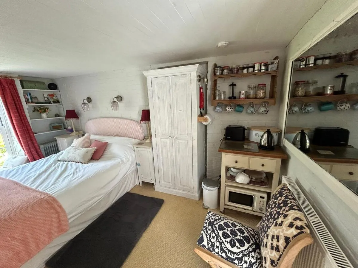 Image 1 of Cosy Cottage ground floor bedroom ensuite with private entrance