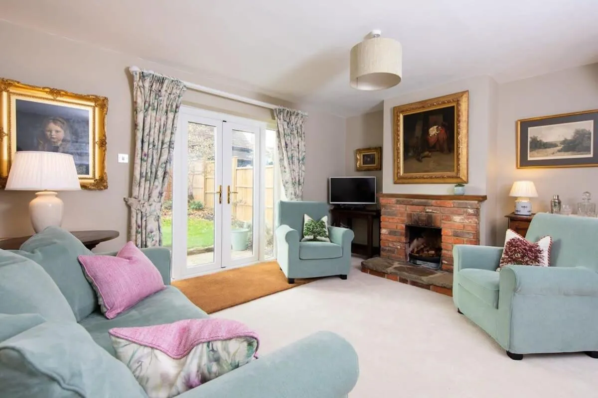 Image 4 of Cosy Cottage in Beautiful South Downs Walk 2 Pub