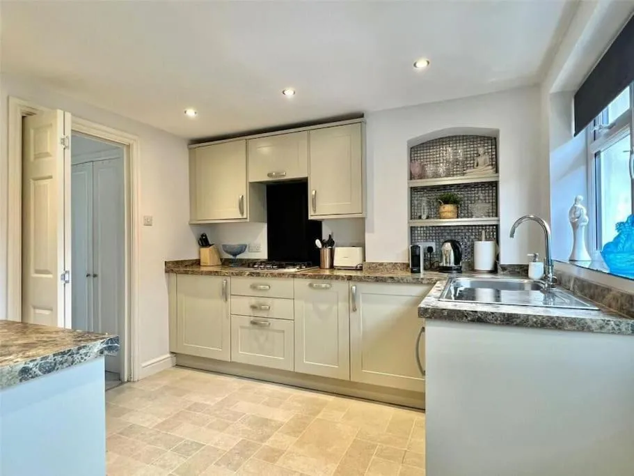 Image 3 of Cosy cottage in Milford on Sea