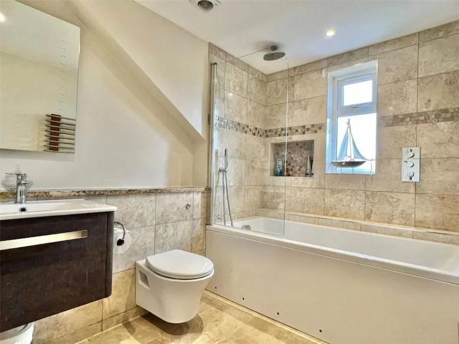Image 6 of Cosy cottage in Milford on Sea