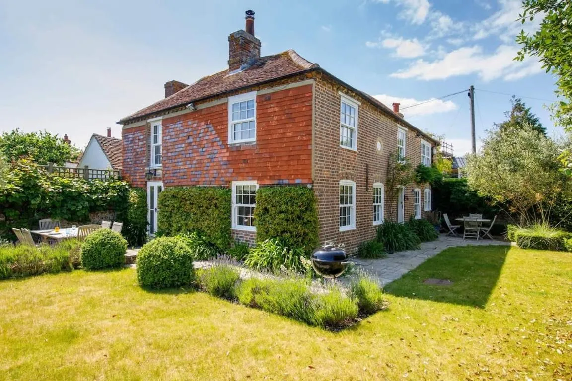 Image of Country cottage in pretty village quay views