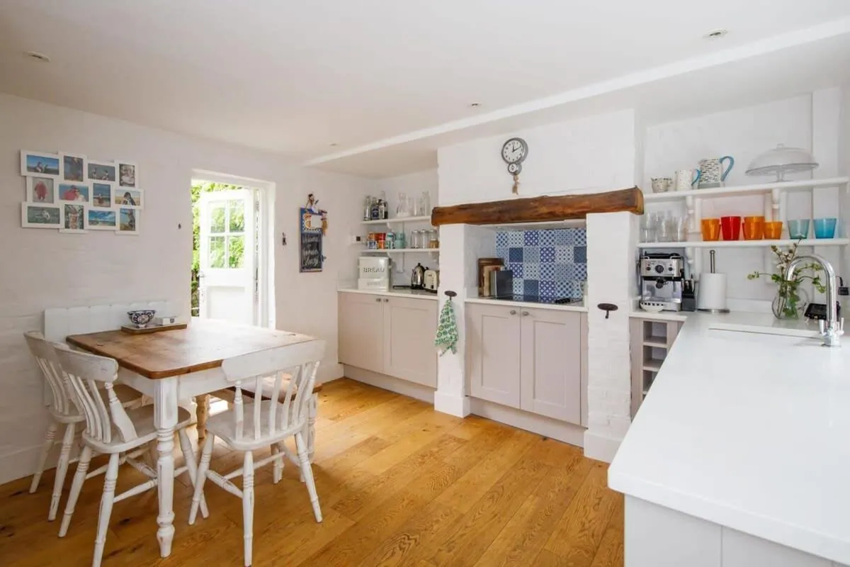 Image 3 of Country cottage in pretty village quay views