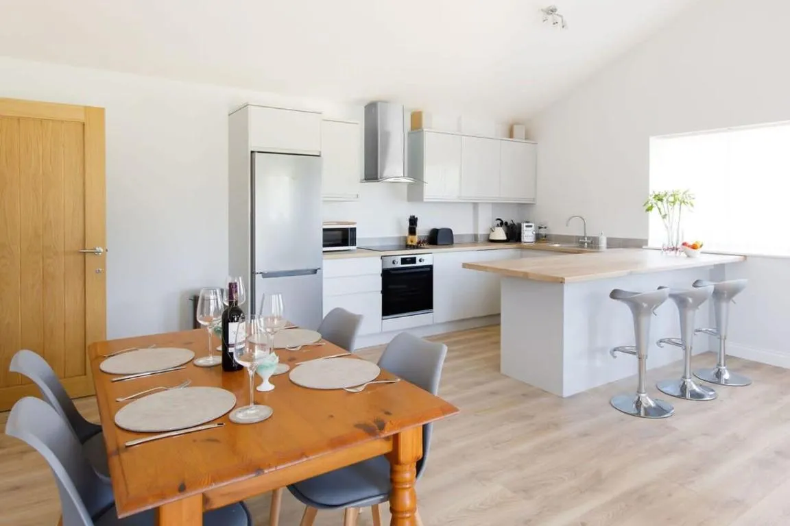 Image of Countryside Bungalow for 4 Close to Beaches