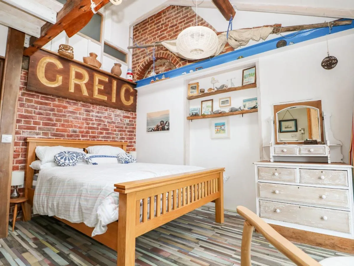 Image 5 of Cowes View Cottage