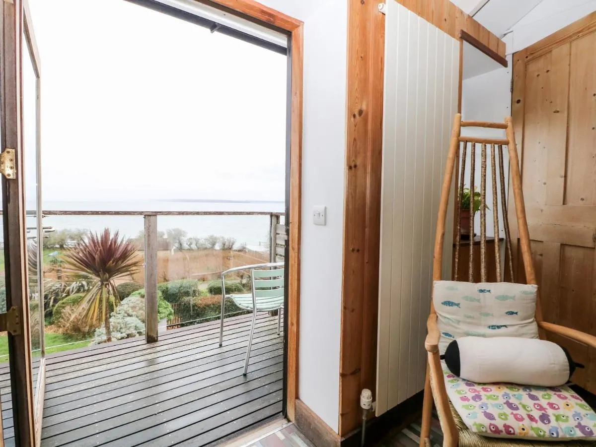 Image 2 of Cowes View Cottage