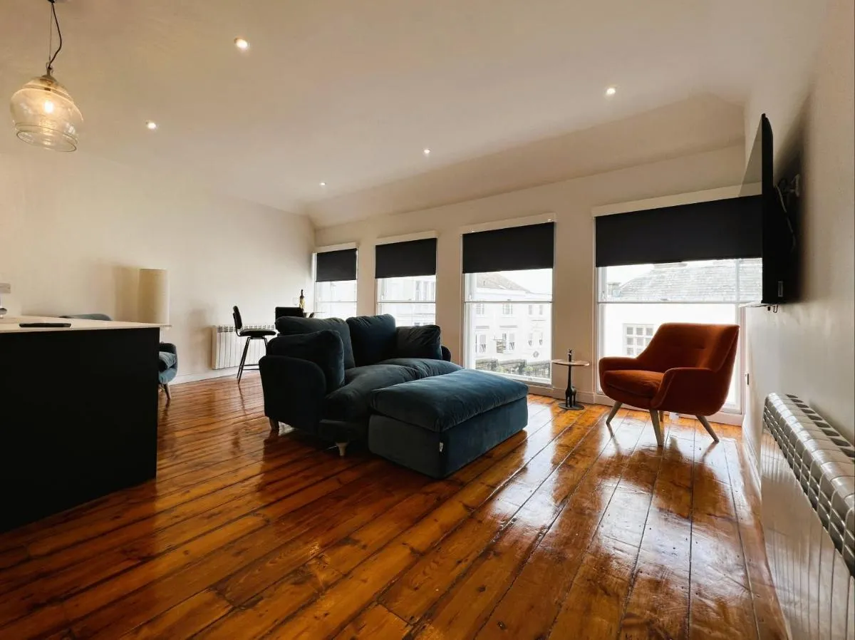 Image 4 of Cross Street Apartment