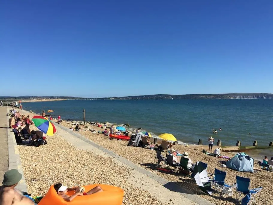 Image 3 of Crow’s Nest, Central New Forest coastal village beach apartment