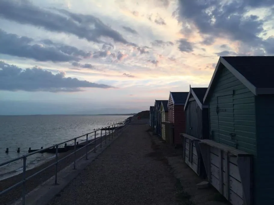 Image 6 of Crow’s Nest, Central New Forest coastal village beach apartment