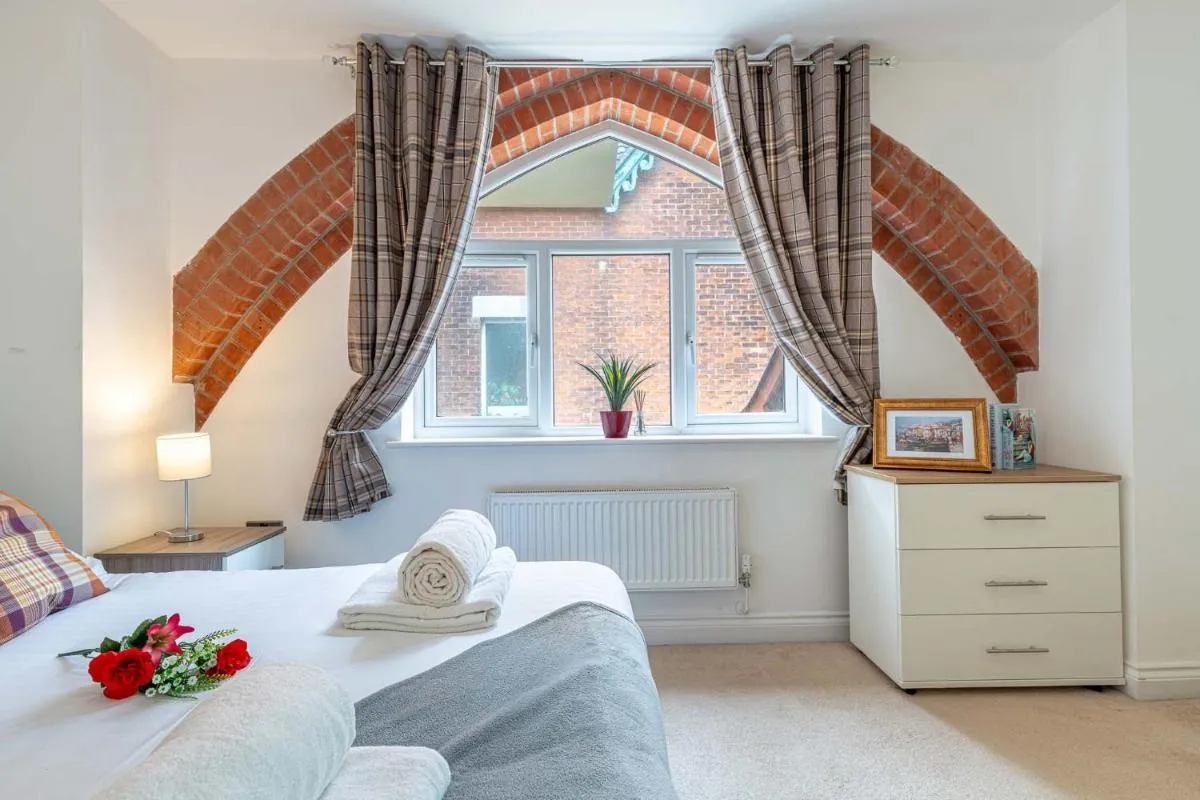 Image 5 of Grade 2 Listed Converted Church, Within 750yrds to Southsea Beach