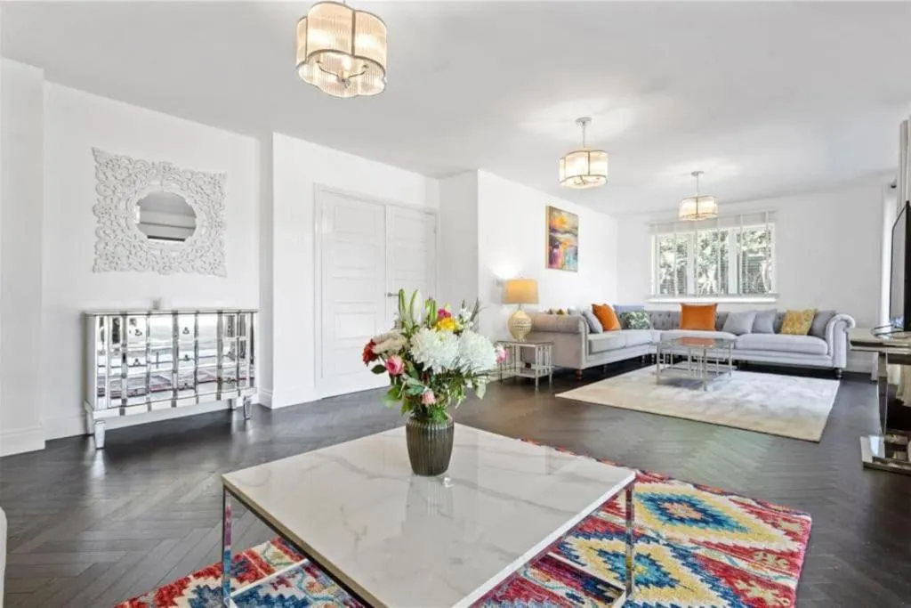 Image 6 of Hampshire gated home in exclusive location