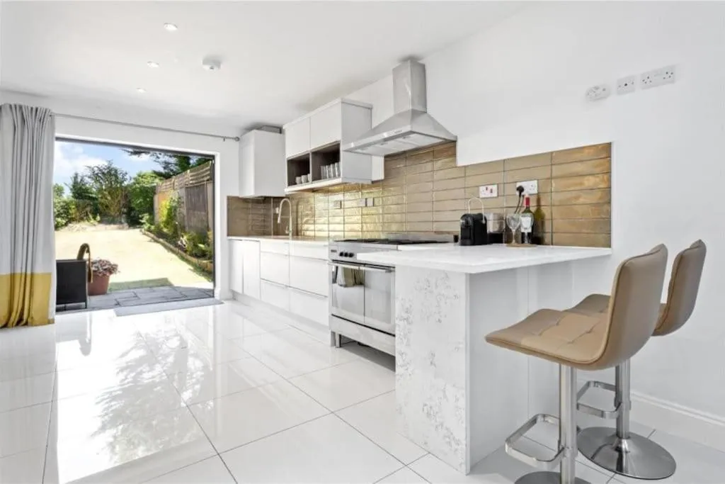 Image 3 of Hampshire gated home in exclusive location
