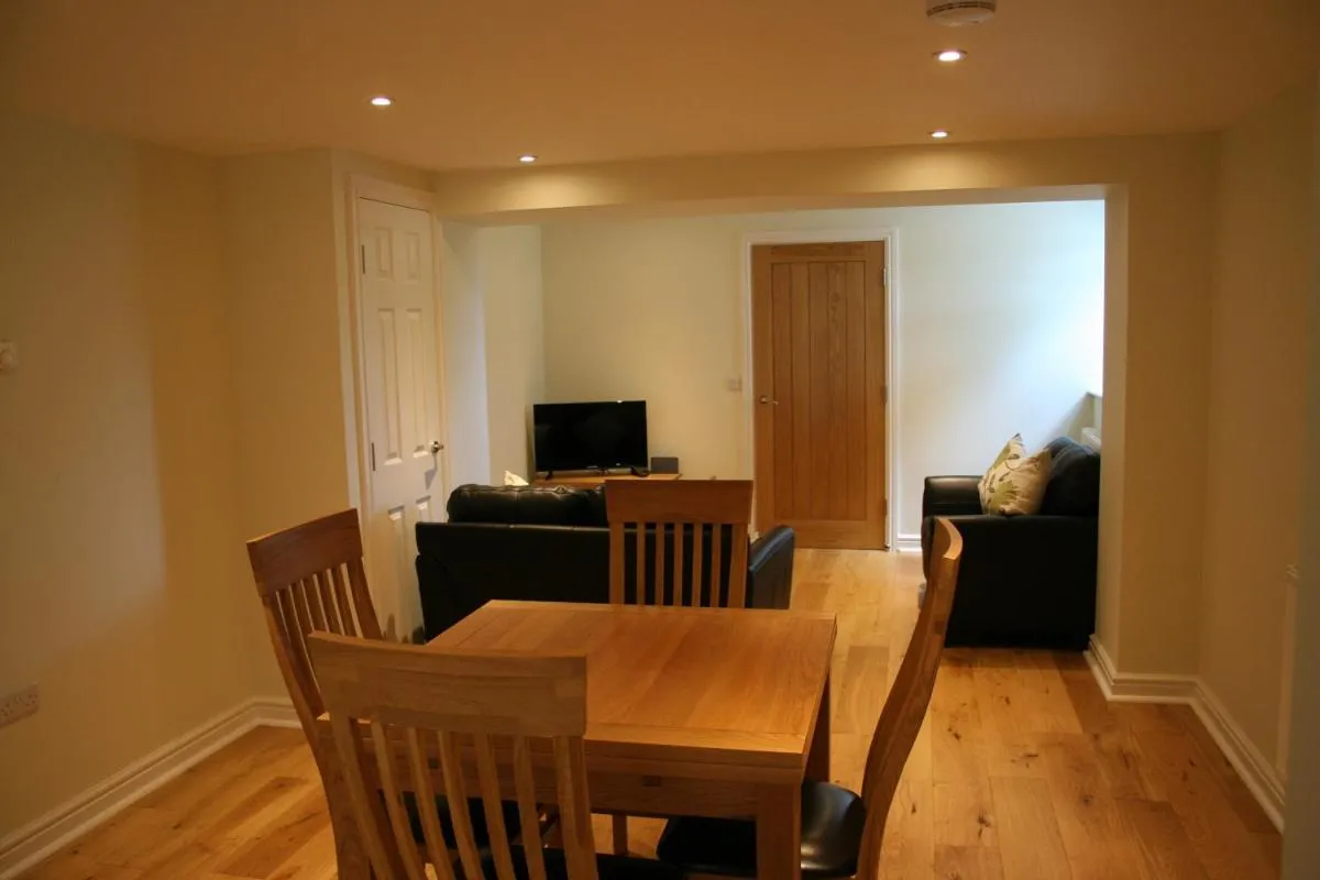 Image 4 of Highlands Apartment 5