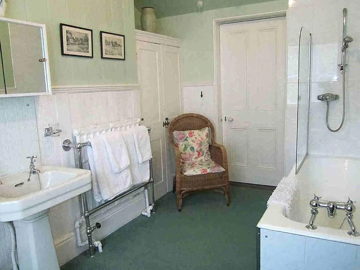 Image 6 of Hollybank House