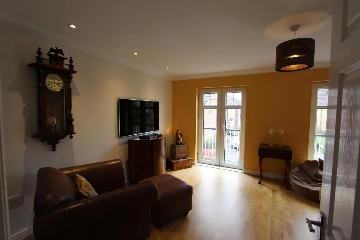 Image 4 of Immaculate 4BD Family Home in Lee on the Solent