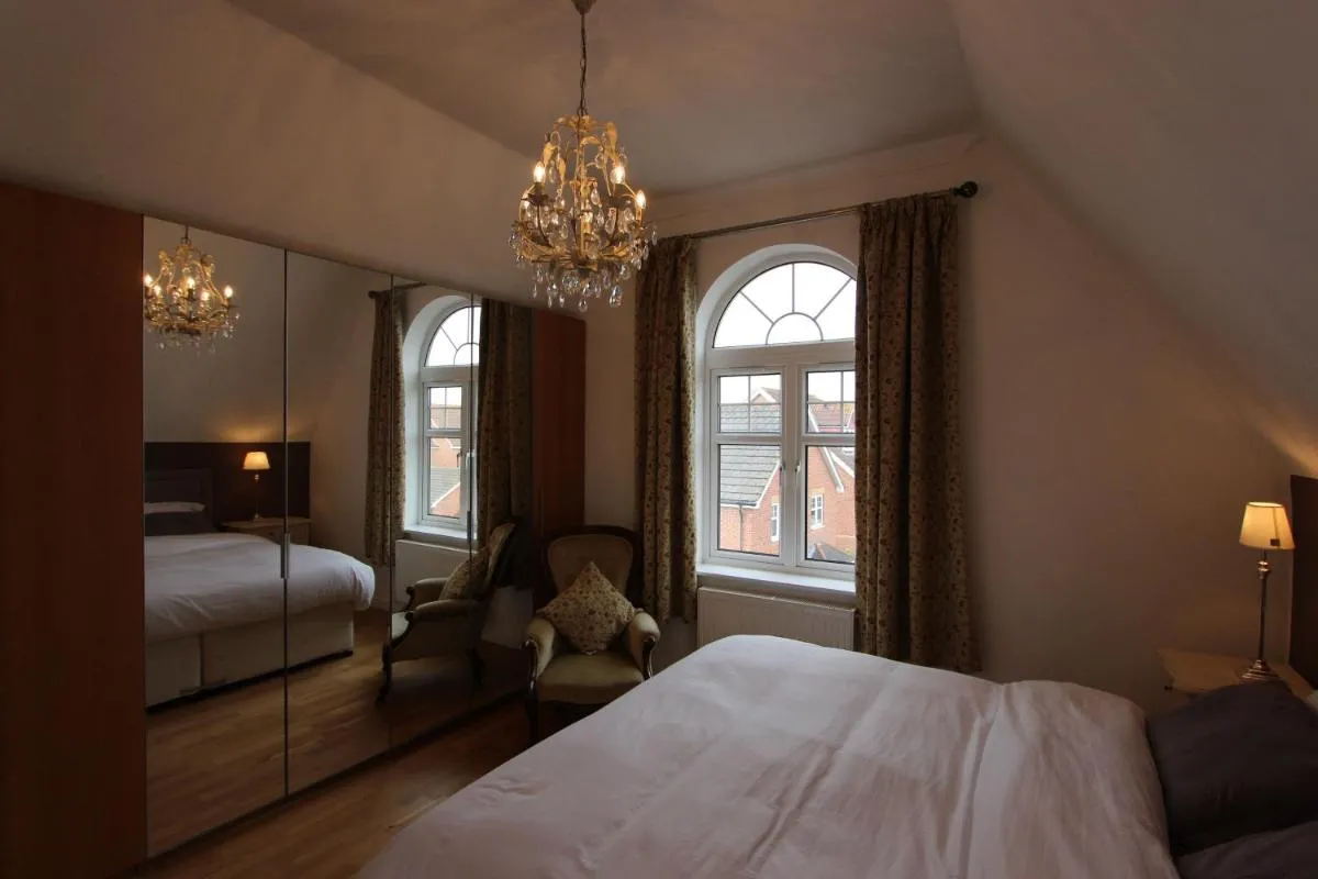 Image 1 of Immaculate 4BD Family Home in Lee on the Solent