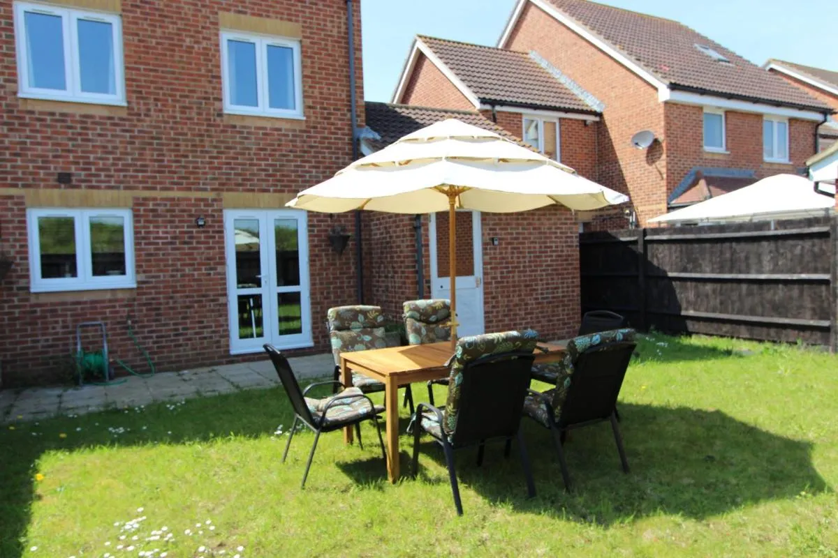 Image 5 of Immaculate 4BD Family Home in Lee on the Solent