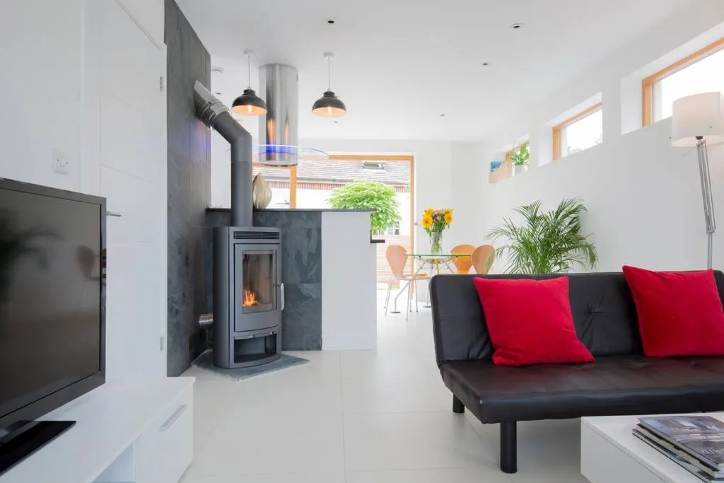Image 4 of King Bed Joy Lane, Chichester near Goodwood