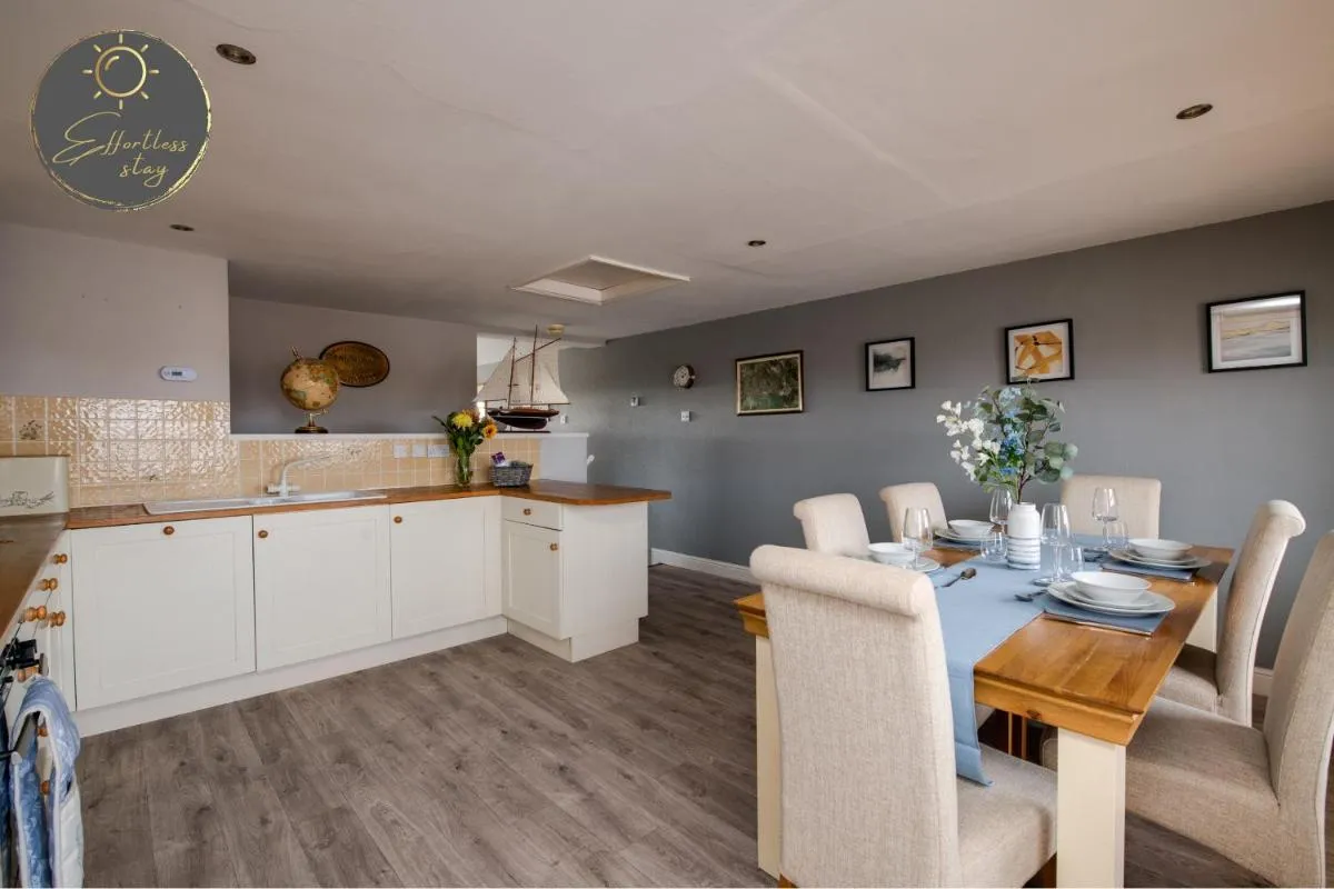 Image 4 of Leeward House -Stunning Sea Views across the Solent, Parking, Luxury, High Street Location