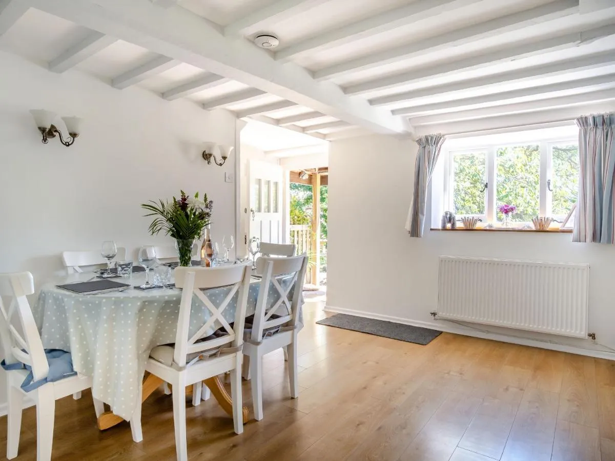 Image 3 of Lisle Combe Cottage