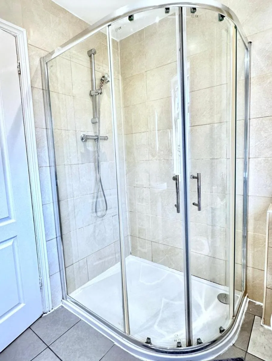 Image 4 of Long and short stay 35 percent Deal Holiday Home, Sleeps up to 8