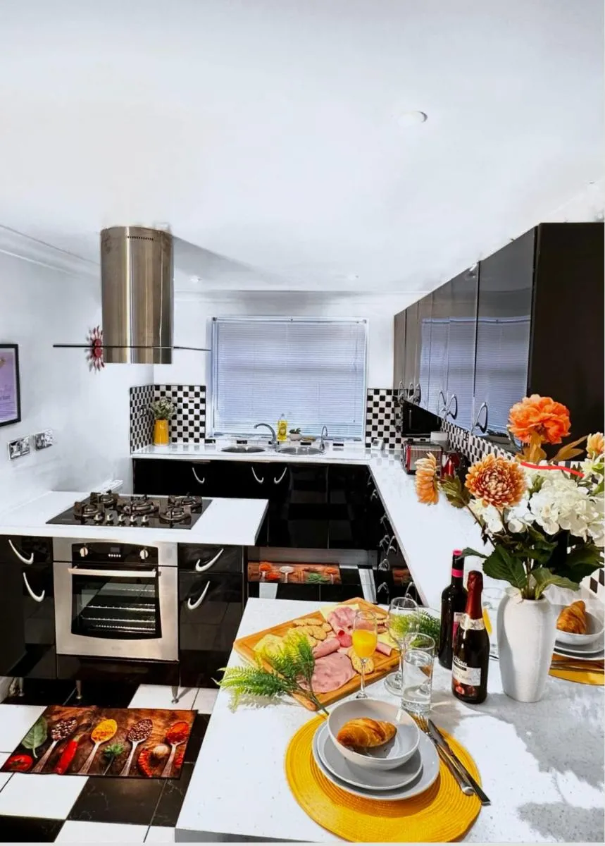 Image 5 of Long and short stay 35 percent Deal Holiday Home, Sleeps up to 8