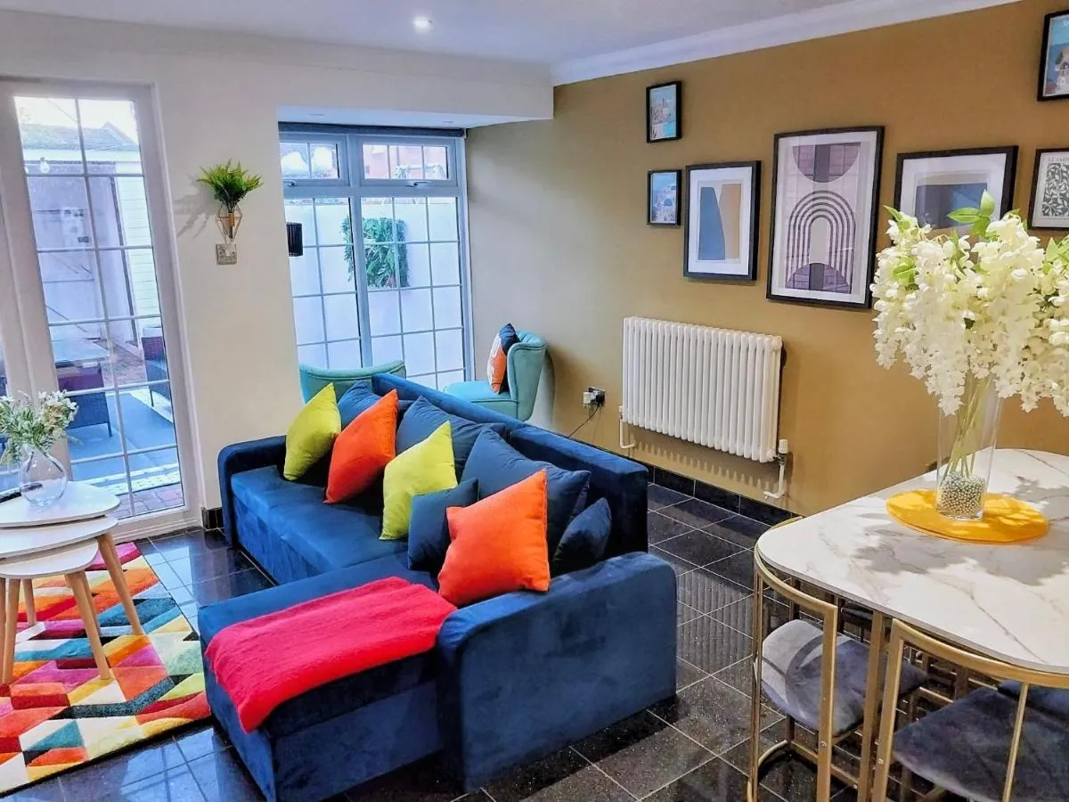 Image 2 of Long and short stay 35 percent Deal Holiday Home, Sleeps up to 8