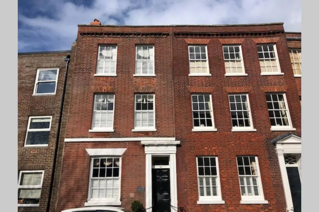 Image of Luxury 2 bed Georgian Townhouse, Old Portsmouth