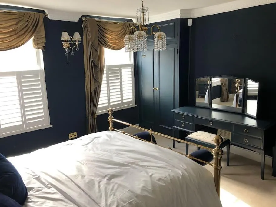 Image 3 of Luxury 2 bed Georgian Townhouse, Old Portsmouth