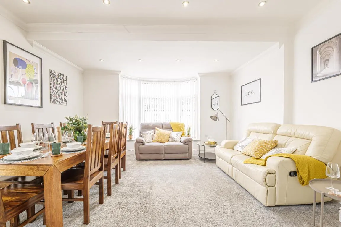 Image of Luxury 4 Bedroom Apartment Southsea – Free Parking