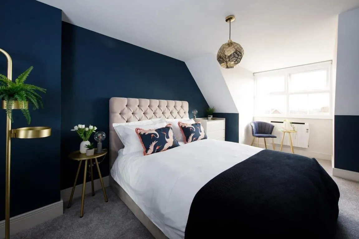 Image of Luxury Penthouse ~ Super King Bed 5 min to Beach