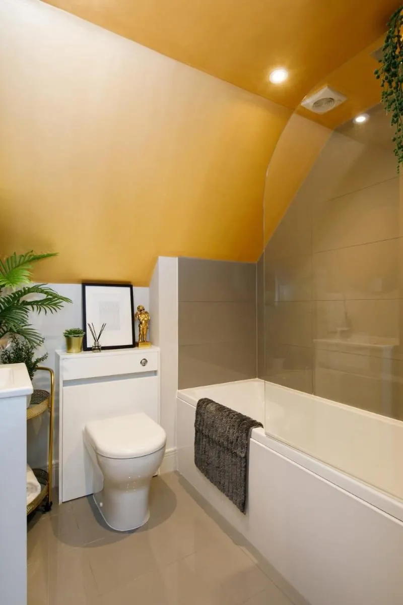 Image 3 of Luxury Penthouse ~ Super King Bed 5 min to Beach