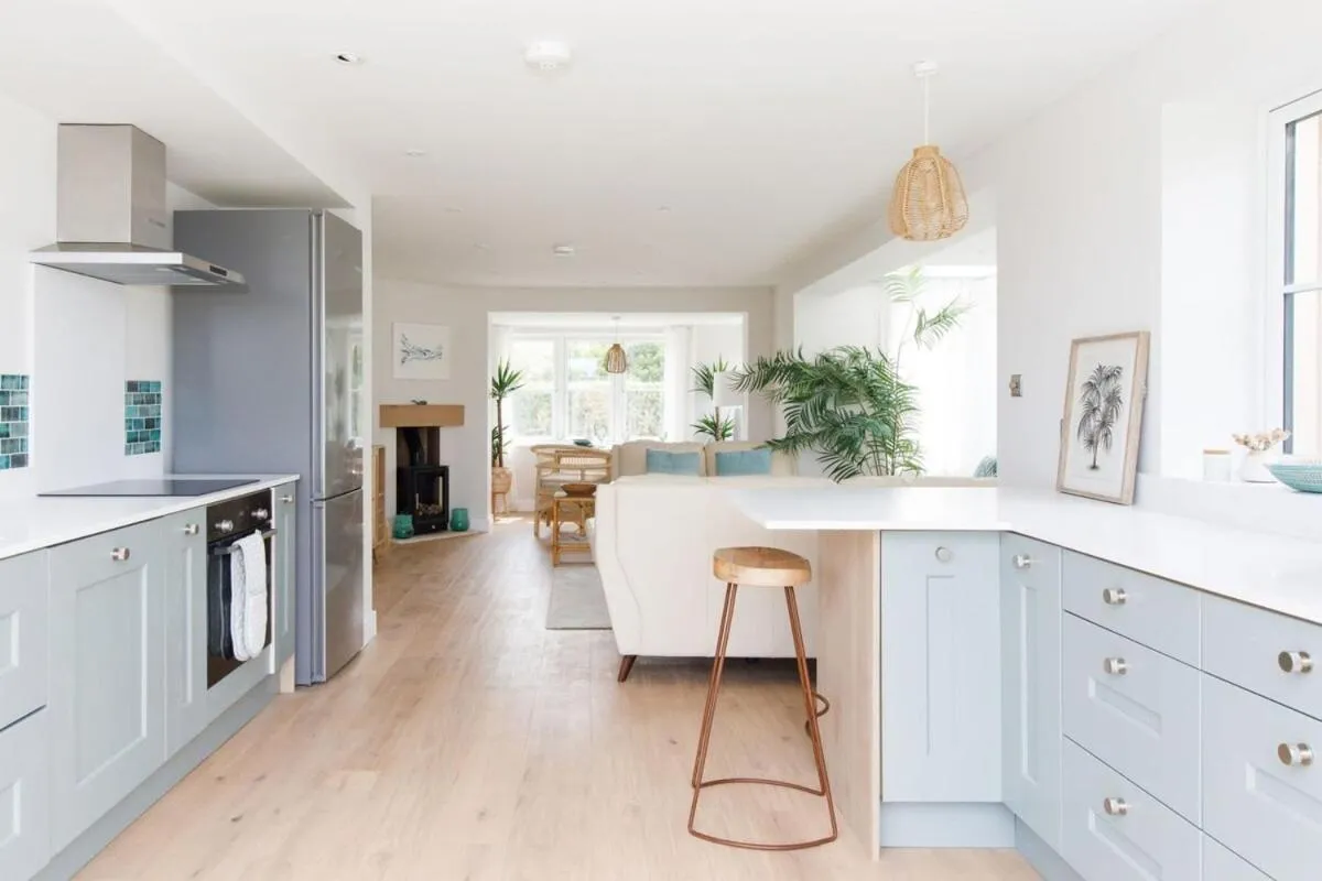 Image 3 of Mariners: Stylish Beachside Getaway with Sea Views