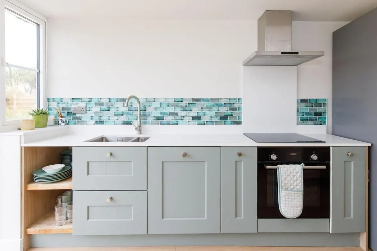 Image 2 of Mariners: Stylish Beachside Getaway with Sea Views