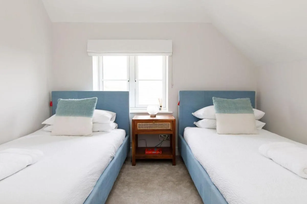 Image 1 of Mariners: Stylish Beachside Getaway with Sea Views
