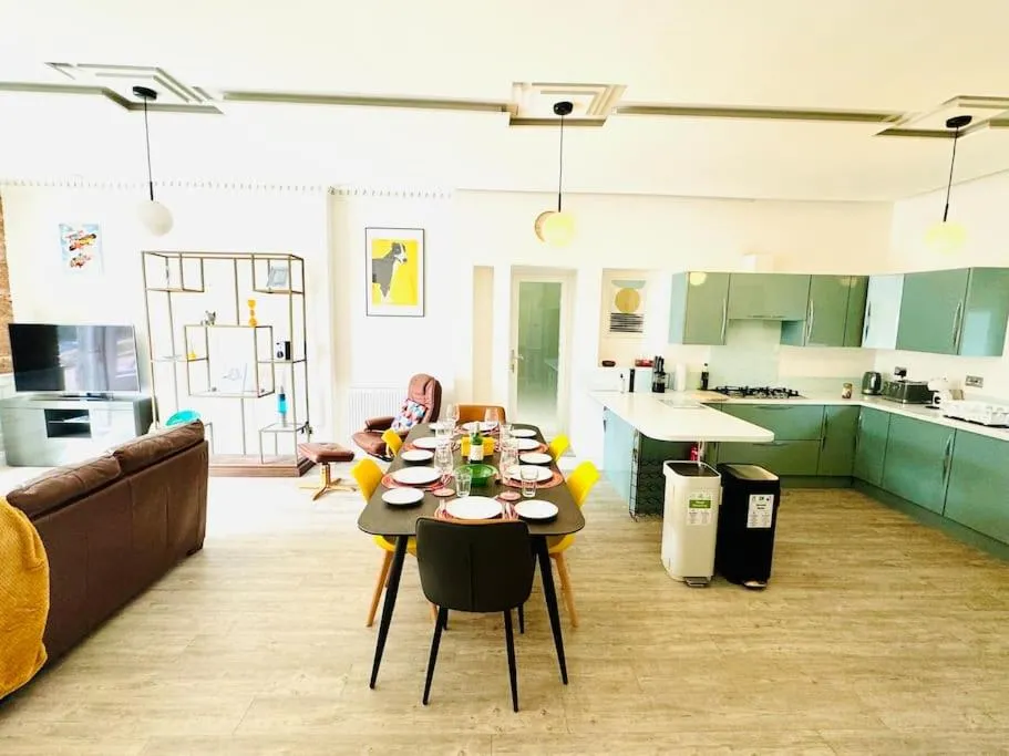 Image 2 of New Waverleys Retreat Stunning Loft Style Ventnor