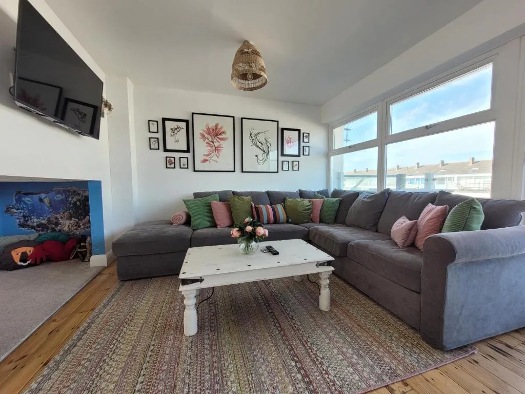 Image of No 28 Contemporary beach side property with sea views