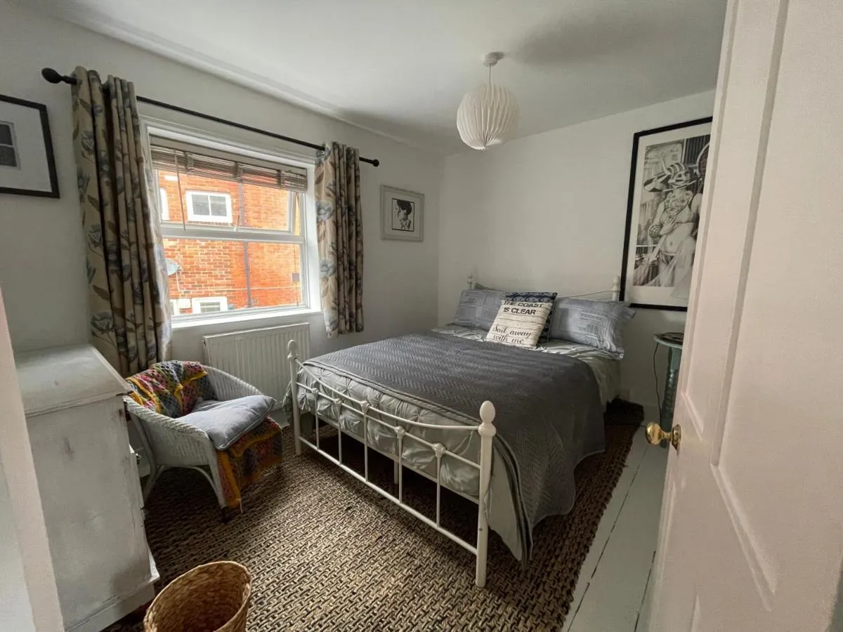 Image 1 of No 28 cosy cottage in the heart of Cowes