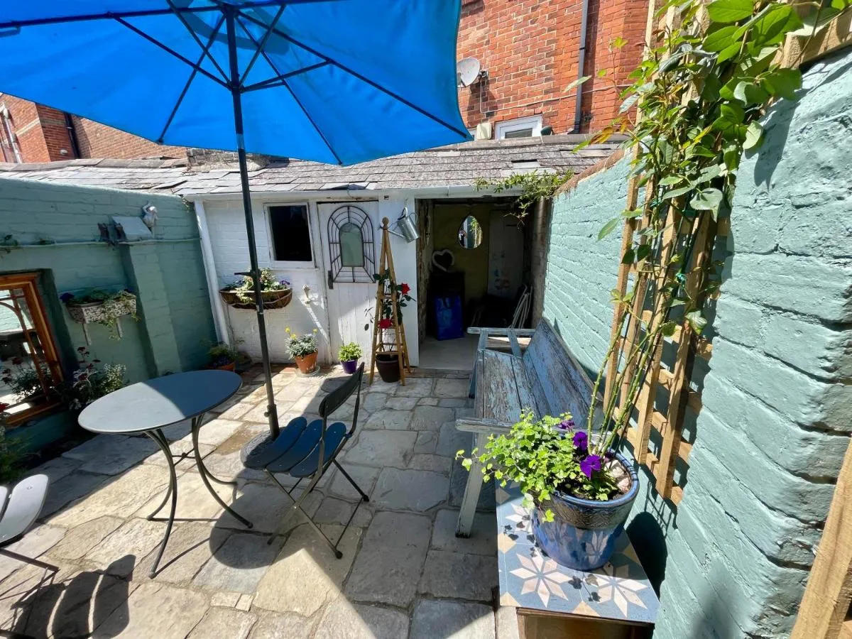 Image 5 of No 28 cosy cottage in the heart of Cowes