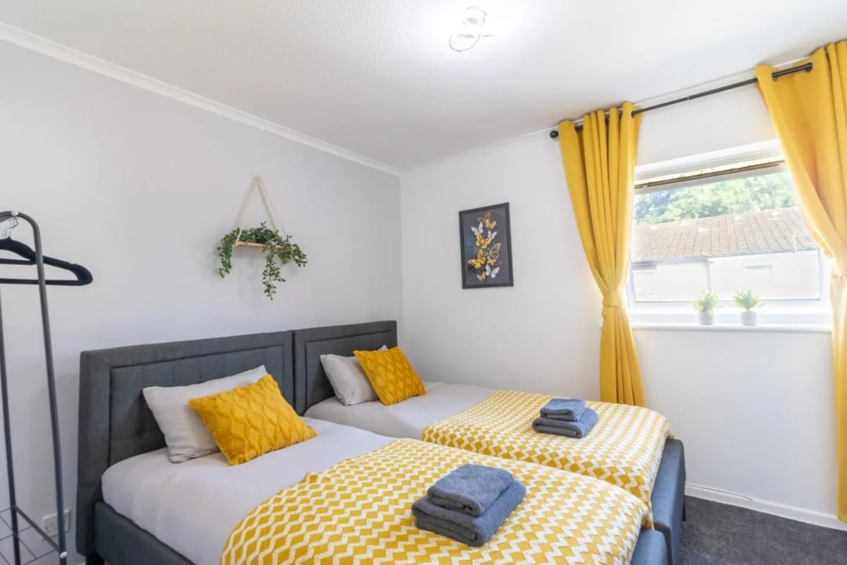 Image 2 of Open Mind Property – 4 Beds 2 Bathrooms & Parking