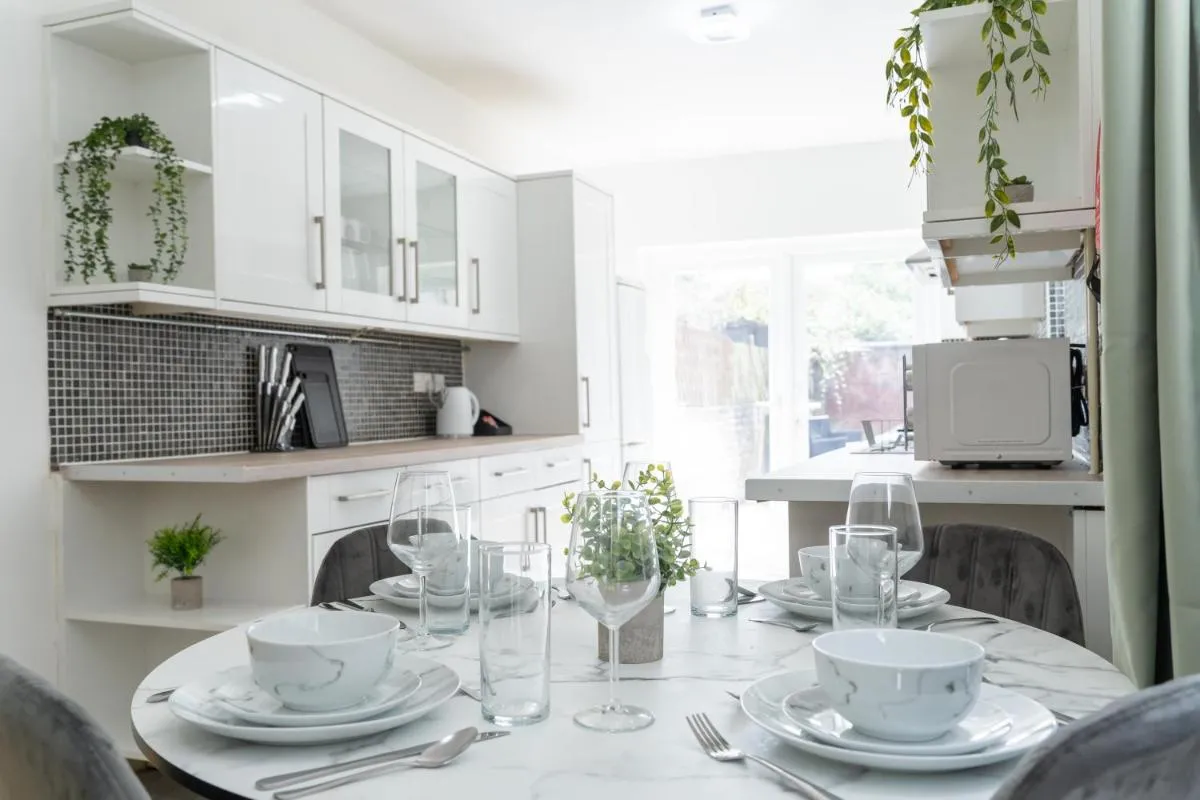 Image 1 of Open Mind Property – 6 Beds & Free Parking