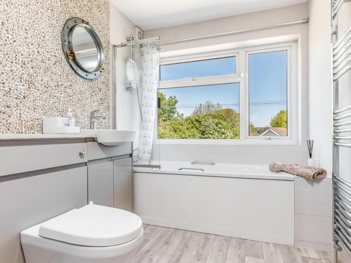 Image 1 of Pass the Keys 3 bedroom Cottage in the heart of beautiful Bosham
