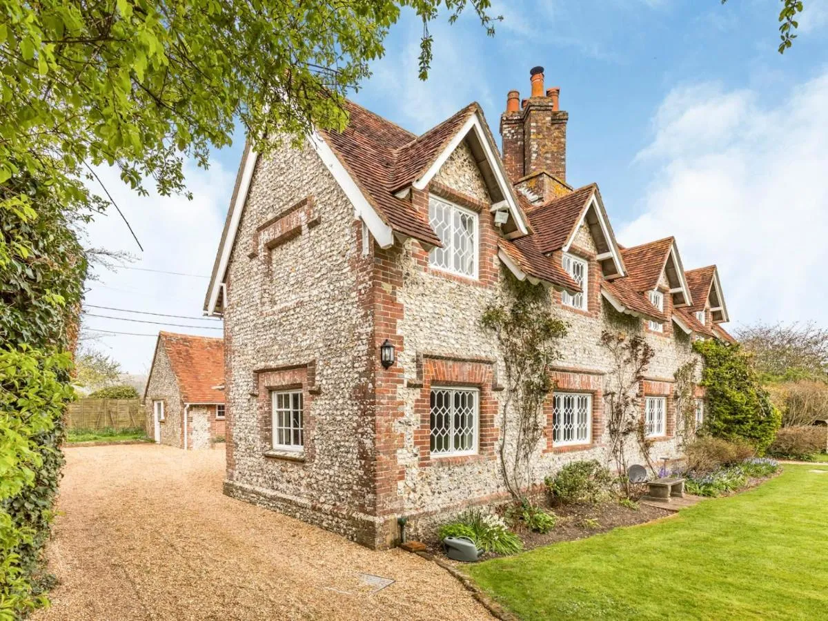 Image 4 of Pass the Keys Charming Country Cottage With Spectacular Views