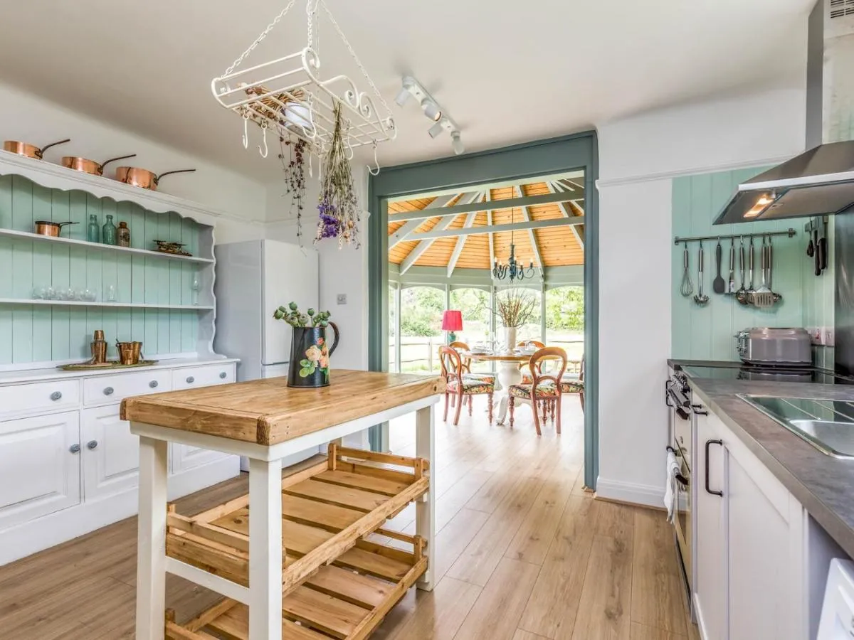 Image 6 of Pass the Keys Pretty Three Bedroomed home near the Beach