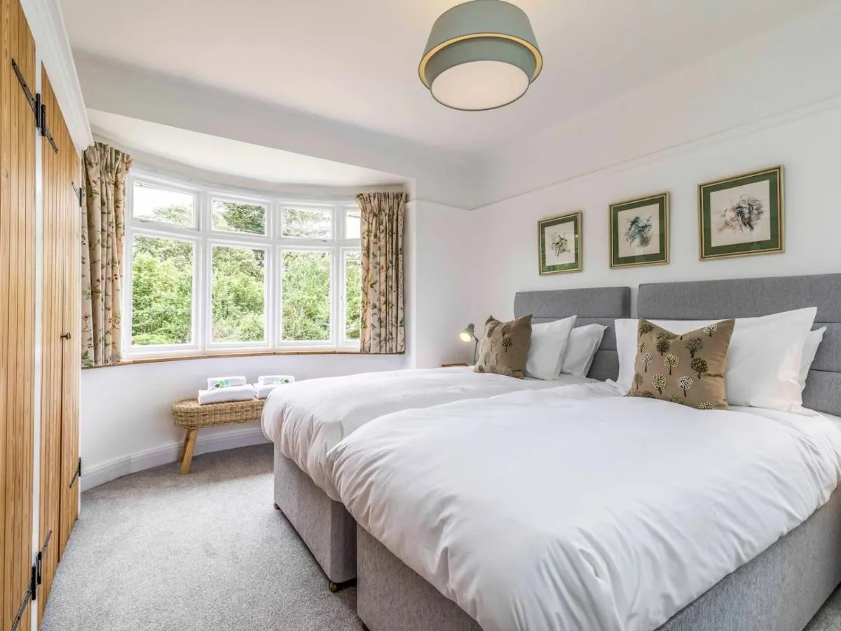 Image 1 of Pass the Keys Pretty Three Bedroomed home near the Beach