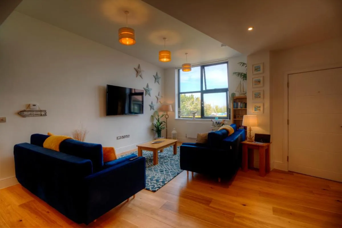 Image 4 of Pass the Keys Stunning Luxury Marina Apartment